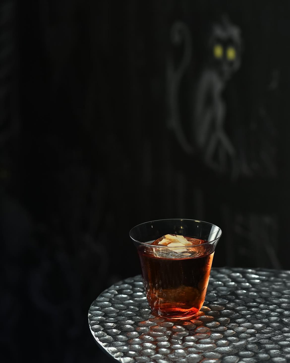 Old fashioned style cocktail